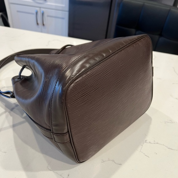 Authentic Mocha LOUIS VUITTON Epi Petit Noe - Picture 10 of 13